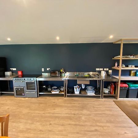 Unique Sheperds Hut Private Hot Tub, Ensuite & Kitchenette Clodock Ngoại thất bức ảnh